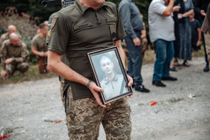 Закарпаття попрощалося з Героєм Миколою Микуліном