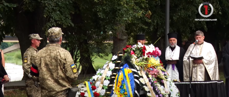 Віддали останню шану: в Ужгороді попрощалися із загиблим захисником Андрієм Вовченком (ВІДЕО)