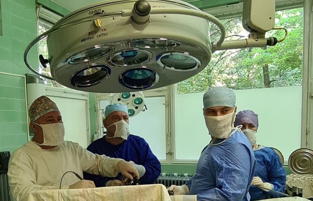 У Берегові застосували новітні технології для видалення каменів розміром з курячим яйцем з жовчного міхура