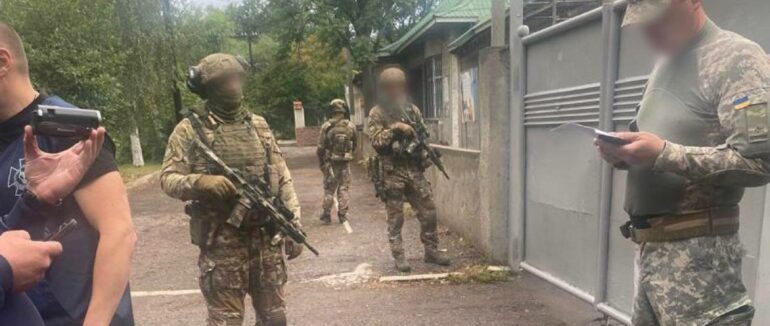 Масштабна схема уникнення призову: прокуратура провела майже 100 обшуків у військкоматах 11 областей