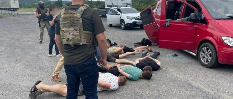 4500 доларів США за «квиток» на човен: на Закарпатті затримали двох учасників злочинного угруповання (ВІДЕО)
