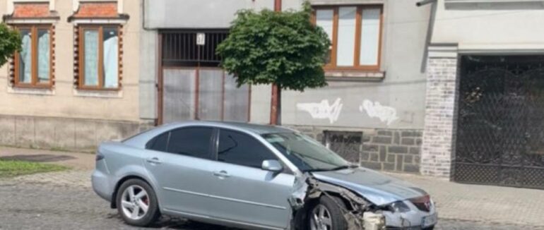 У Мукачеві поблизу центра трапилася ДТП: можливе ускладнення руху