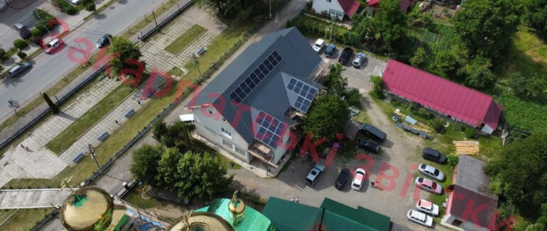 У Дубовому на Тячівщині встановили гібридну комунальну СЕС