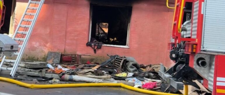 Рано вранці у Хусті вогонь охопив будинок: загинула жінка (ВІДЕО)