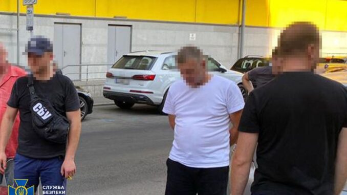 В Ужгороді затримали групу осіб, які збиралися продати у столиці пiв мiльйона пiдроблених доларiв