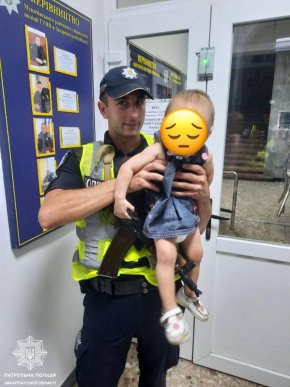 У Мукачеві без дорослих знайшли 2 маленьких дітей