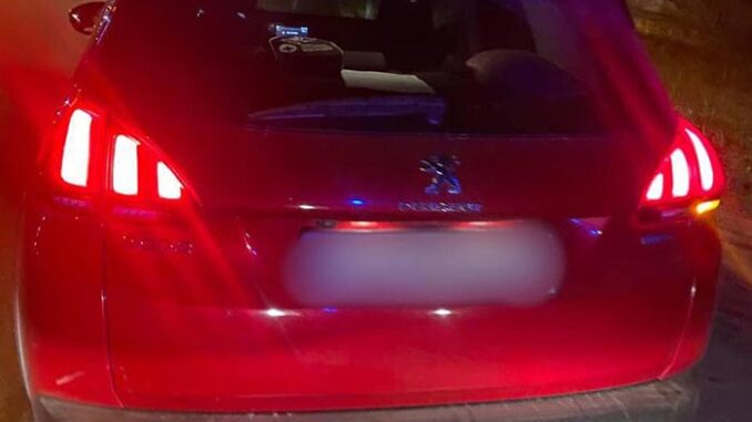 В Ужгороді пасажир авто, яким керувала п’яна водійка, намагався підкупити патрульних