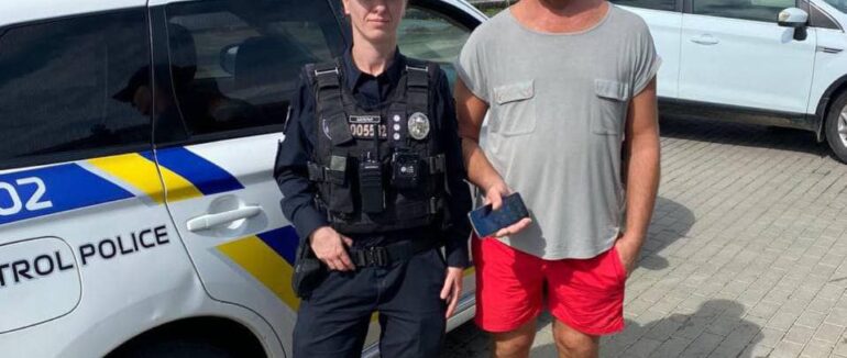 В Ужгороді завдяки набайдужому громадянину допомогли повернути загублений телефон