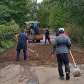 Підсипка доріг: як на Іршавщині ремонтують автошляхи (ФОТО)