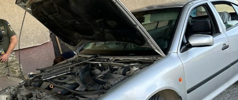 Залишився без авто та товару: на закарпатському кордоні затримали контрабандиста