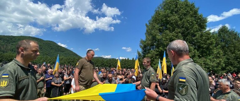 Був хорошим учнем: у Білківській громаді поховали загиблого бійця Юрія Завадяка (ФОТО)