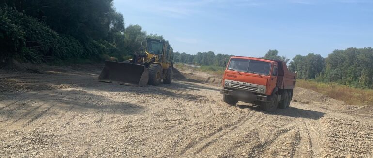 На Закарпатті прикордонники виявили незаконний видобуток гравійно-піщаної суміші