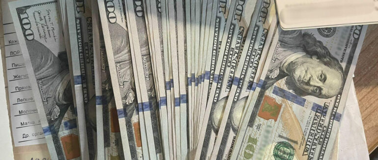 Намагалася купити “перепустку” для чоловіка: на кордоні затримали порушницю