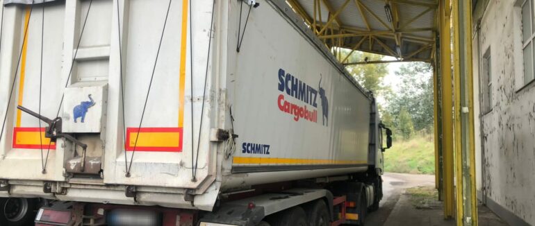 Закарпатські прикордонники на кордоні виявили у трьох вантажівок заміни номеру шасі