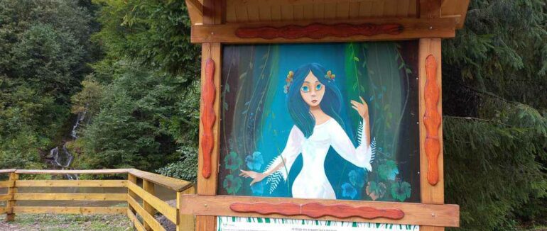 Нова фотозона: в Синевирі облаштували локацію біля водоспаду