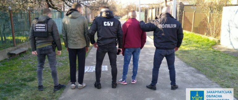 Житель Берегівщини, що пропонував військовозобов’язаному незаконний перетин кордону за $2500, постане перед судом