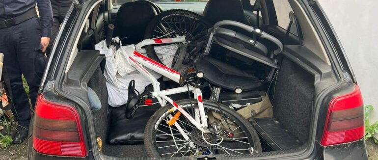 Вночі проник до будинку та викрав велосипед та дитячий візочок: в Ужгороді затримали зловмисника