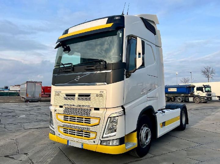 Закарпатські митники запобігли незаконному ввезенню вантажного тягача, вартістю понад півмільйона гривень