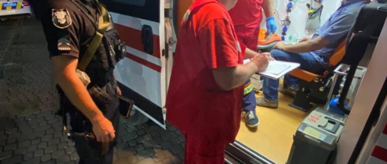 Почули крик про допомогу: в Мукачеві чоловікові раптово стало зле