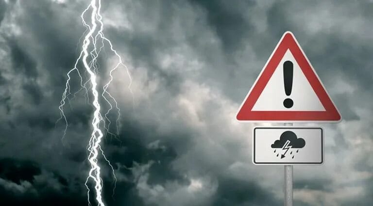 Вітер та грози: на Закарпатті оголошено штормове попередження