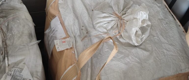 На Закарпатті на кордонні у фурі митники виявили «зайвих» майже 700 кг кави