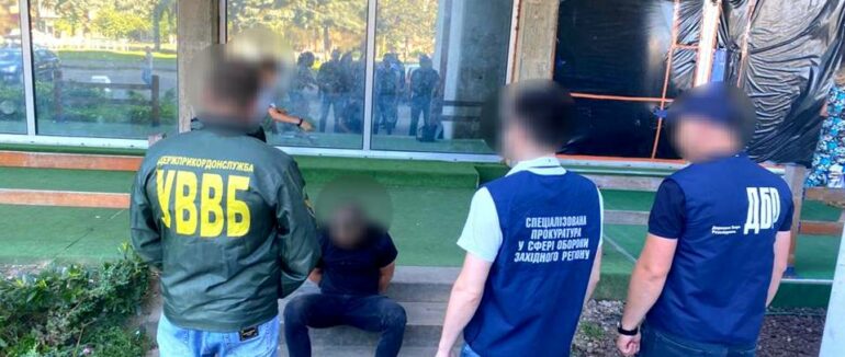 Підозра за допомогу ухилянтам: прикордонник із братом переправляли чоловіків через кордон (ФОТО)