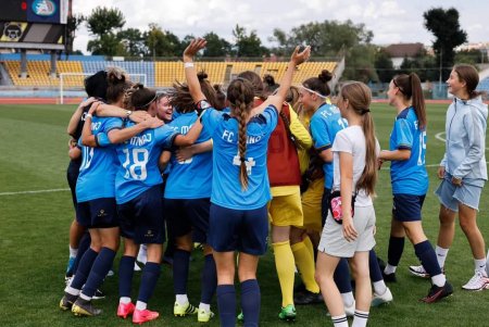 Дівчата з футбольного клубу «Минай» FC Minaj сьогодні в Ужгороді здолали суперниць з «Надбужжя»