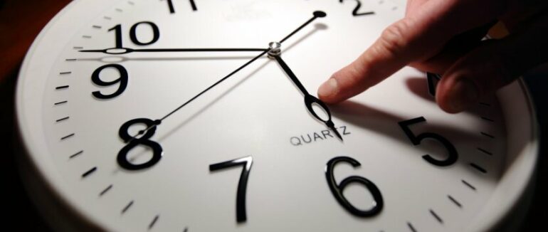 Поради для підготовки: коли Україна у 2023 році перейде на зимовий час