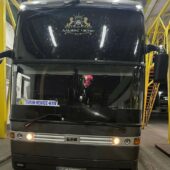 «Брендова» посилка з Італії: митники Закарпаття знайшли в автобусі жіночі “обновки” (ФОТО)