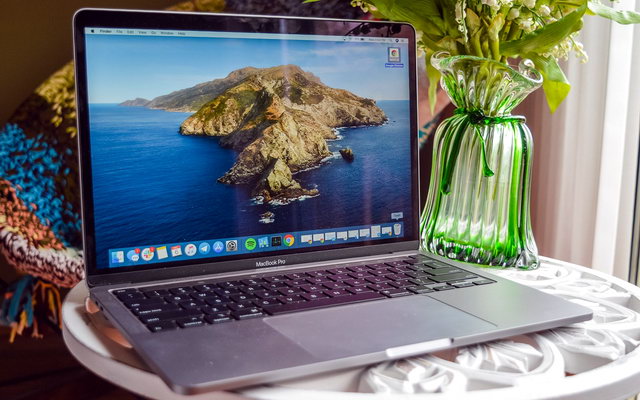 MacBook Pro: стильний та продуктивний