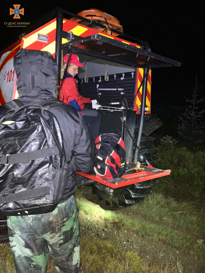 Рахівські рятувальники надали допомогу заблукалому 22-річному ужгородцю