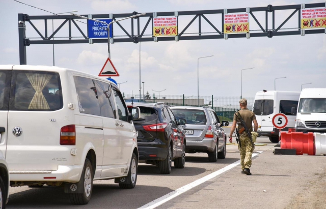 На КПП на Закарпатті фіксують черги