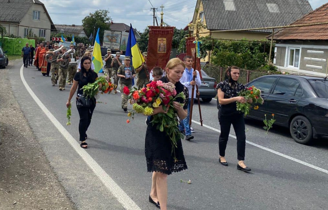 На Берегівщині провели в останню дорогу полеглого Героя Івана Варгу