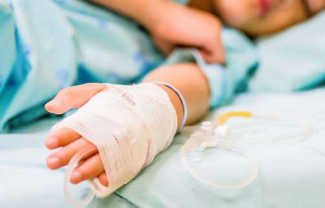 На Закарпатті 6-річна дівчинка під час спалювання сміття отримала 20% опіків