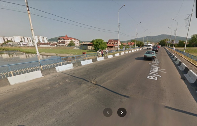 У Мукачеві на мосту біля кафе “Якорь” перекриють рух