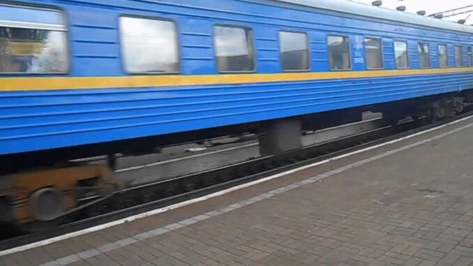 На Ужгородщині потяг зіткнувся з легковиком