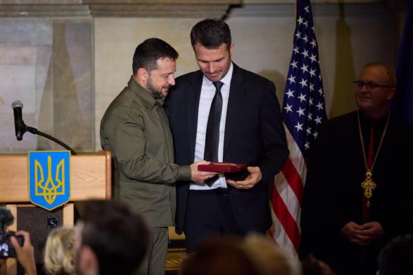 Зеленський нагородив лікаря-протезиста, який на Закарпатті повертає до нормального життя захисників