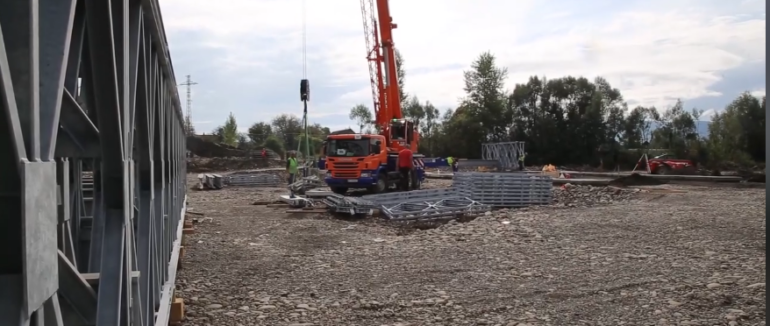 Другу секцію мосту у Тересві зібрано