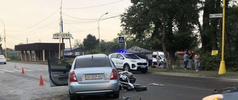 Їхав на великій швидкості: в Ужгороді трапилася фатальна автопригода – соцмережі (ФОТО, ВІДЕО)