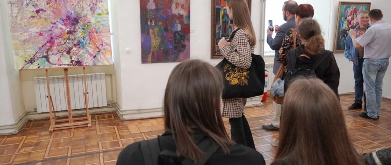 До Дня художника в Ужгороді відкрили дві виставки