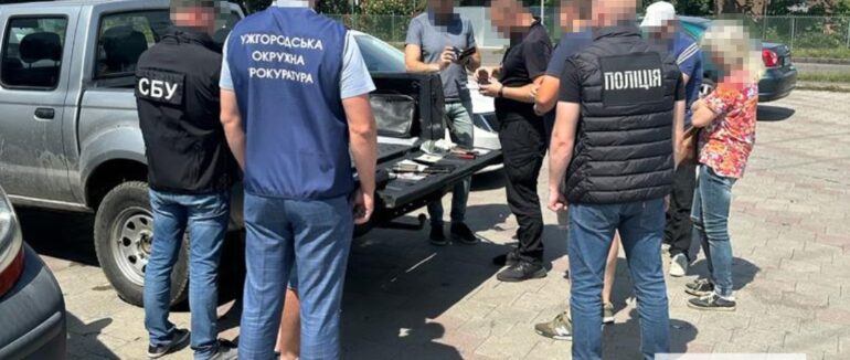 Судитимуть закарпатця, що продавав авто, ввезені під виглядом гуманітарної допомоги