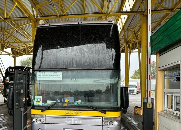 Понад три десятки незадекларованих коронарних імплантатів вилучили закарпатські митники у водія рейсового автобуса