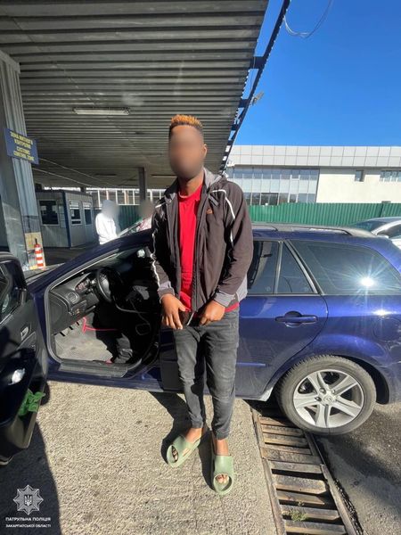 Заборонені речовини: чоловік на кордоні у Чопі намагався перевезти наркотики (ФОТО)