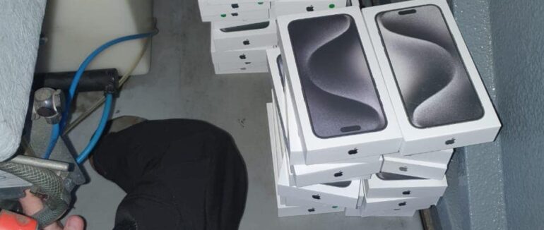 Майже 600 одиниць сучасної техніки дістали закарпатські митники із рейсового автобуса (ОНОВЛЕНО)