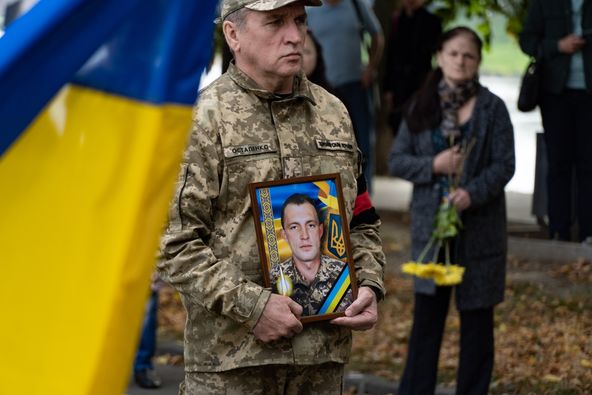 В Ужгороді сьогодні попрощалися із загиблим захисником