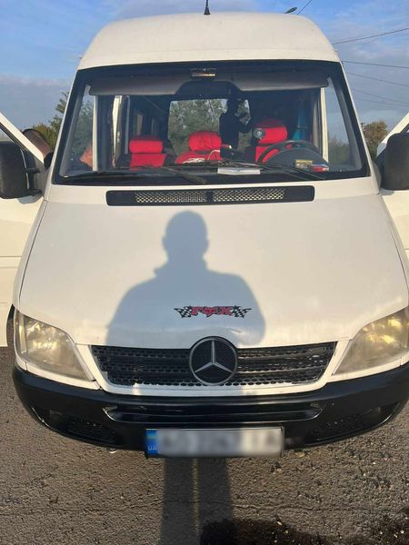 Виявили майже 500 пачок сигарет: закарпатець позбувся автомобіля через спробу переміщення контрабанди