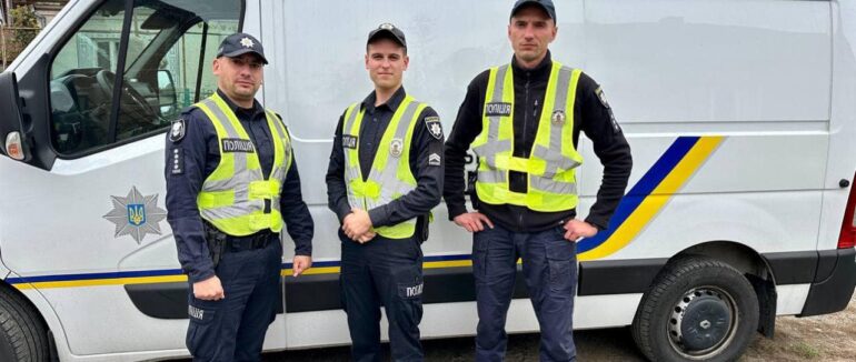 Закарпатські патрульні доправили до лікарні хлопчика, який задихався