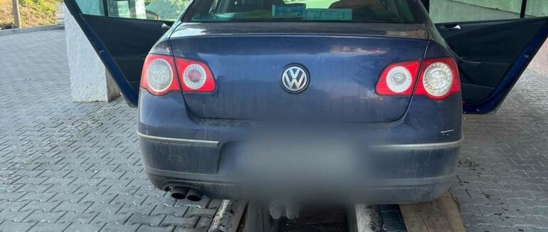 Сховав у паливному баку: на Закарпатті на кордоні прикордонники вилучили контрабанду