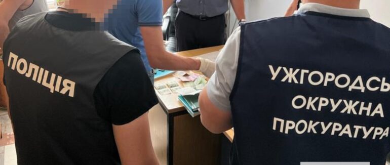 За одержання хабаря перед судом постане заступник директора однієї з лікарень на Ужгородщині