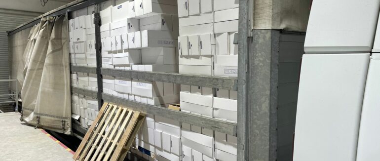 На МП «Тиса» митники виявили у вантажівці прихований товар на суму близько 300 тис. грн